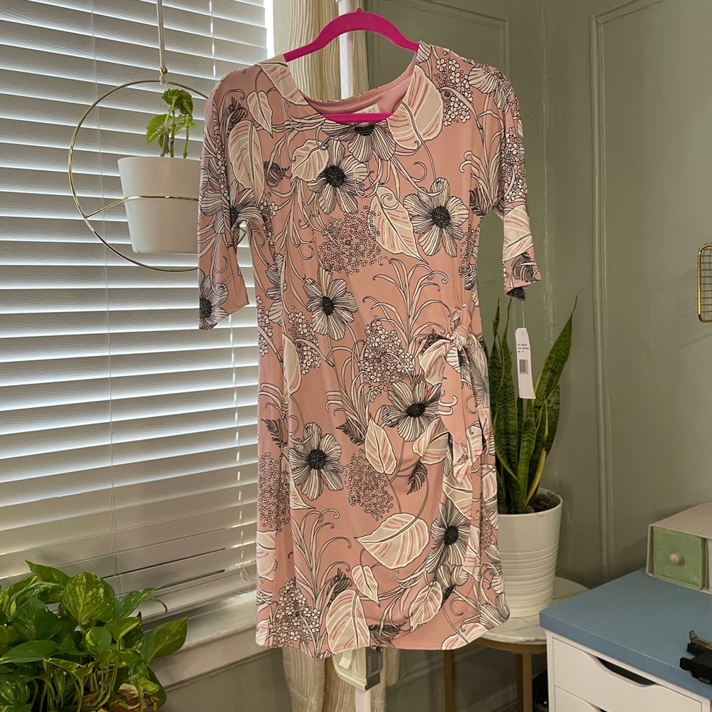 NWT Signature by Robbie Bee dress. Size petite small.